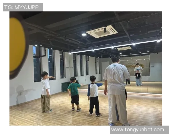 赛后复盘：北京街舞队与杭州街舞队的团队协作与表现分析