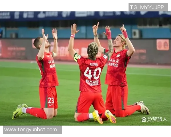 成都足球队进攻革新之路：战术创新与球员配合的完美结合